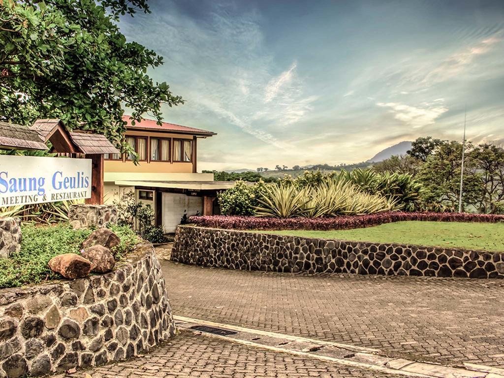 Gunung Geulis Cottages Managed By Royal Tulip Bogor Exterior photo